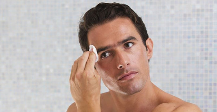 Bước Skincare cho nam giới bằng tẩy trang