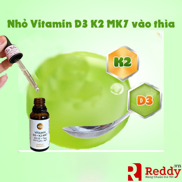 Nhỏ Vitamin D3 K2 Mk7 vào thìa